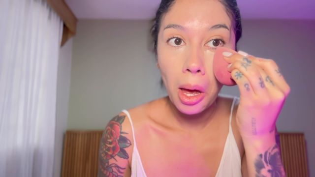 Jessica Alvarez – Meet Jessica While She’s Doing Her Makeup