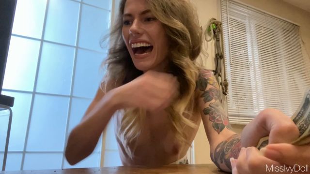 MissIvyDoll – Answering Door Naked for Pizza