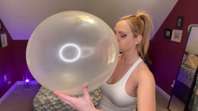 SneezeGoddess – Blowing a Balloon 3 Times til Pop